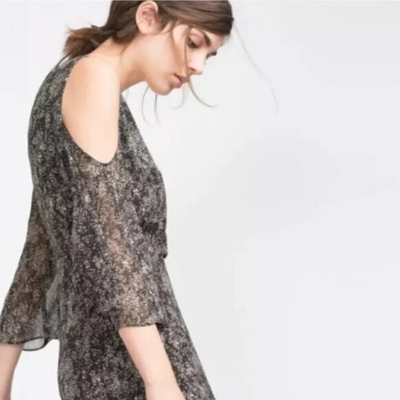 ZARA Black & Grey Print Cold Shoulder Chiffon Bell Sleeve Mini Dress Size Small - Picture 2 of 11
